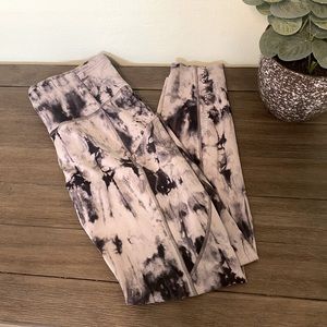 Lululemon size 6 cropped leggings ❤️